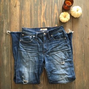 Cali Ripped Demi Bootleg Crop Jeans (Caleb Wash)
